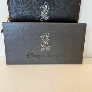 Disney x Coach Minnie Mouse Slim Accordion Zip Wallet